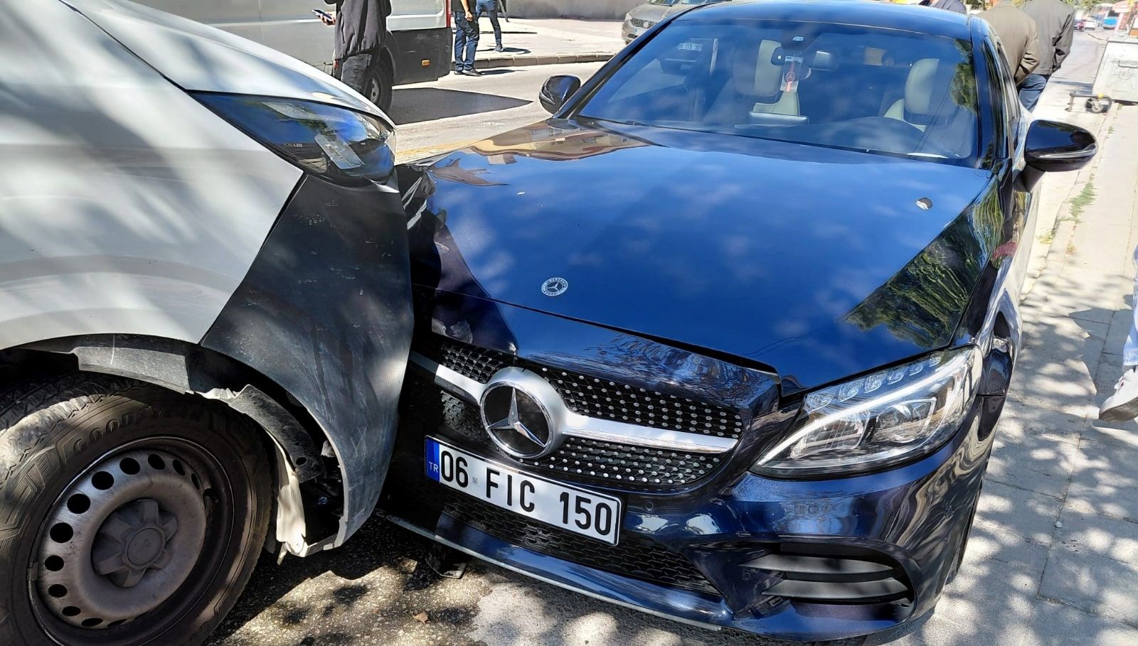 ankarada iki otomobil carpisti 2 yarali ImHagC9F