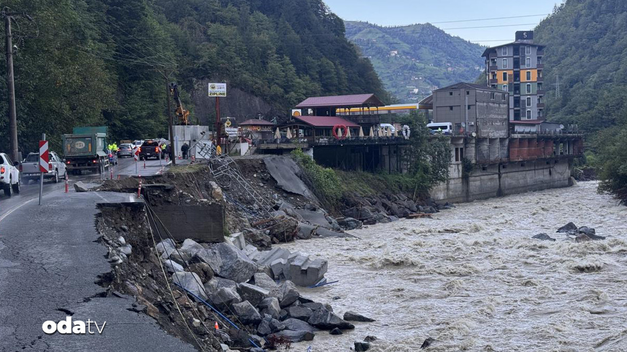 karadeniz taskinlarla bogusuyor 135 is makinesi devrede H2DpzmZf