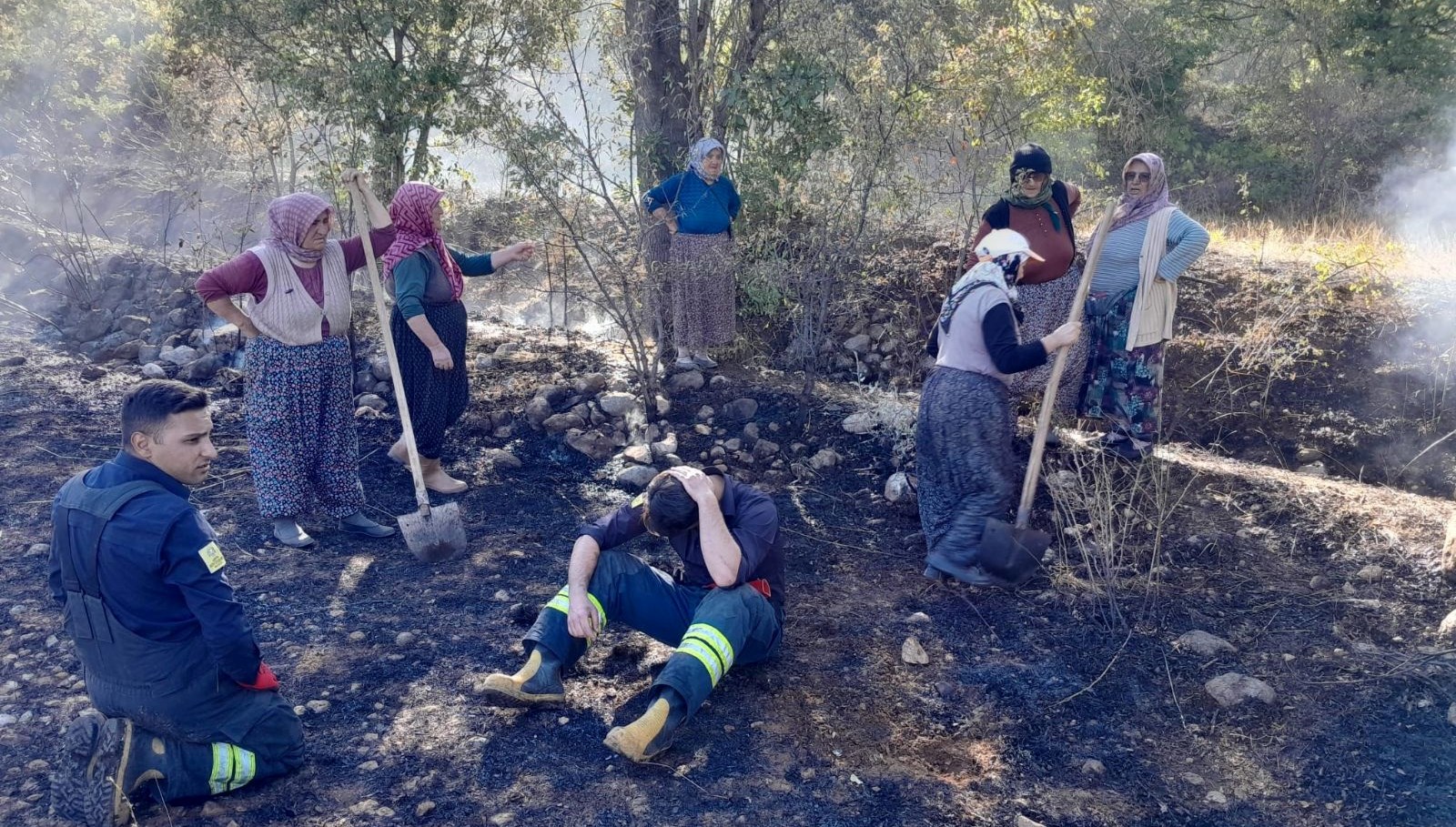 kuru otlarla kapli arazide korkutan yangin 8qFt3It3