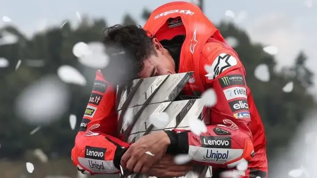 motogpde sampiyon belli oldu 5m3FGRNq