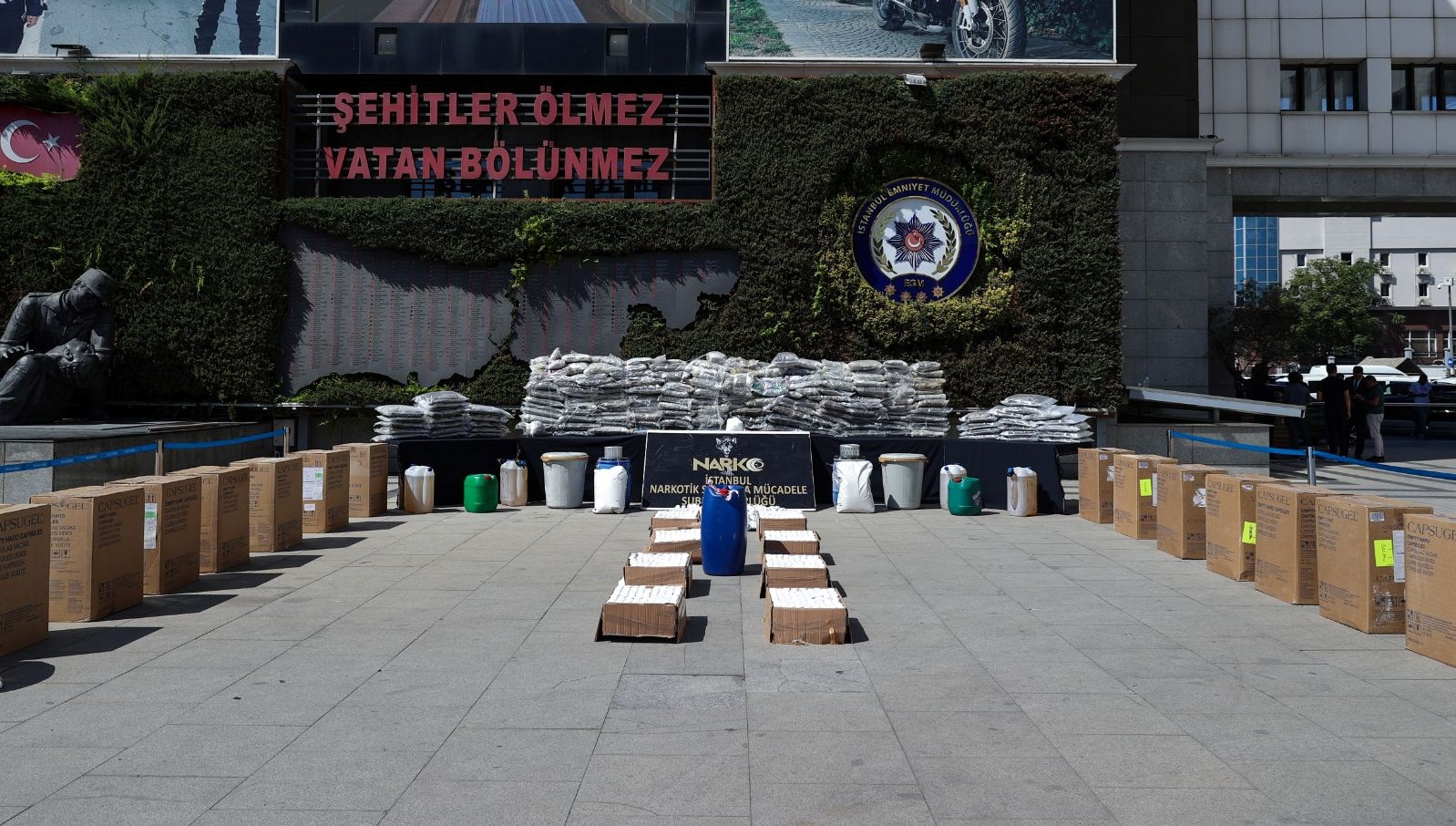 polis 400 saatlik goruntu izledi istanbulda uyusturucudan 11 tutuklama 6JvlgOBg