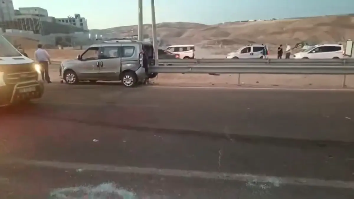 siirtte kaza otomobil surucusu yaralandi OO8llNLY