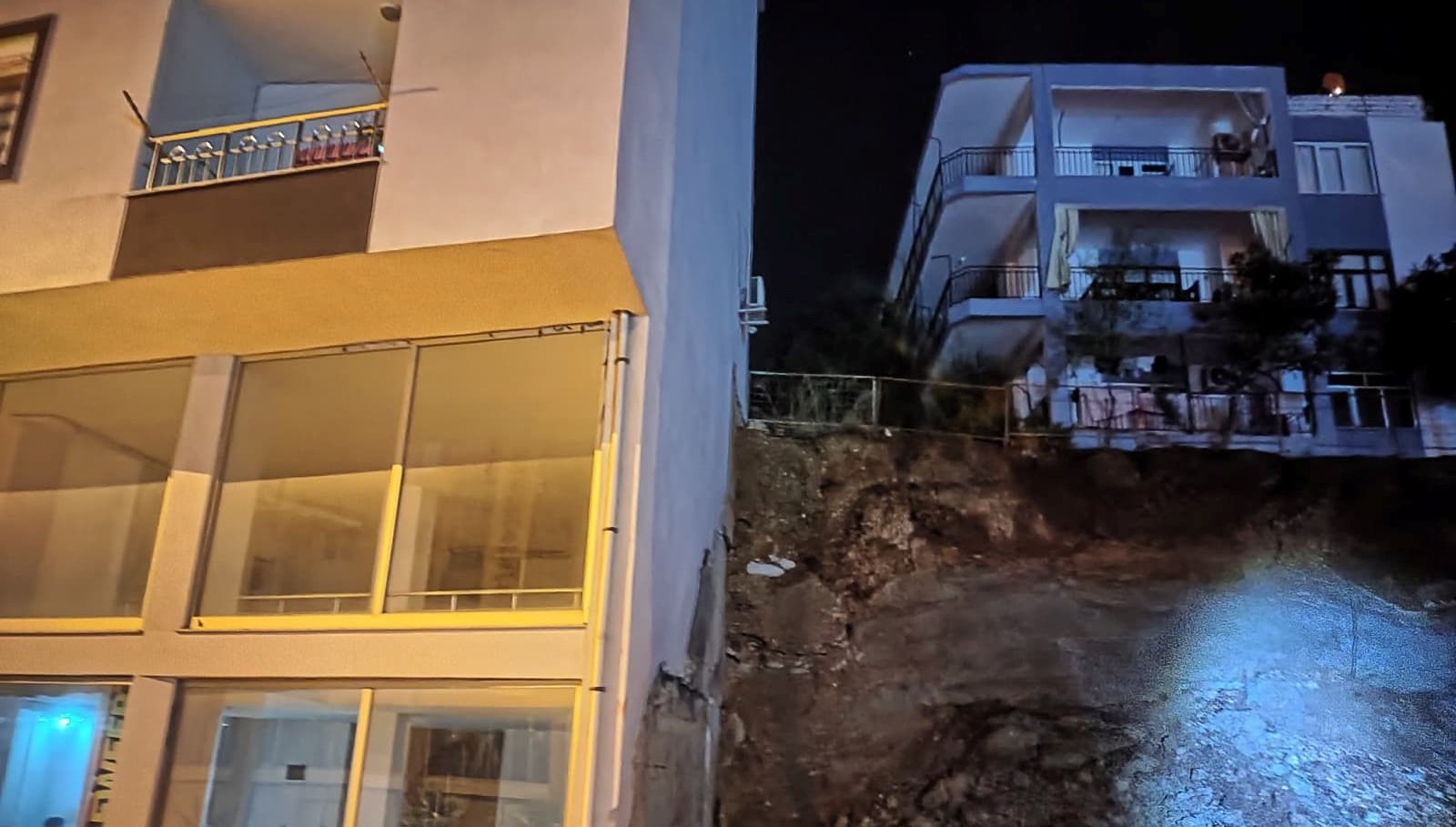 antalyada toprak kaymasi bir ev tahliye edildi mPUgH9pn