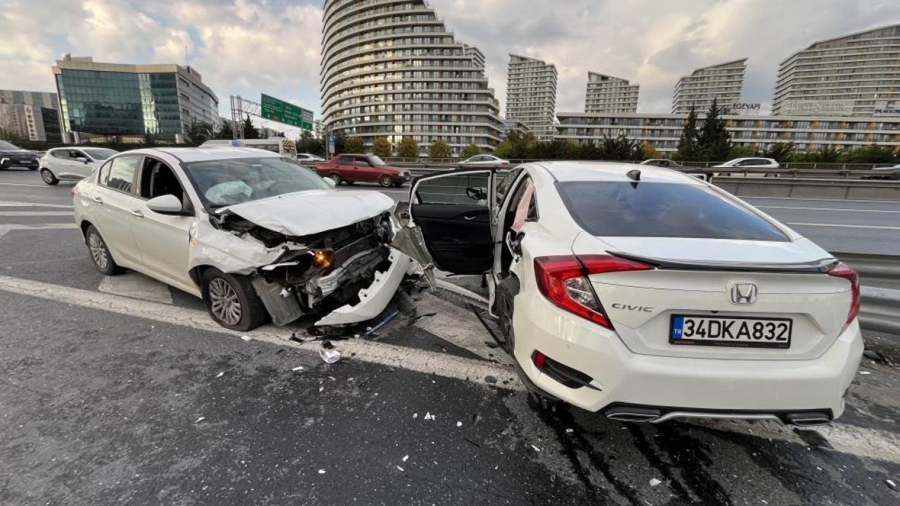 bagcilar tem otoyolunda kaza 4 yarali 1MeNOuB9