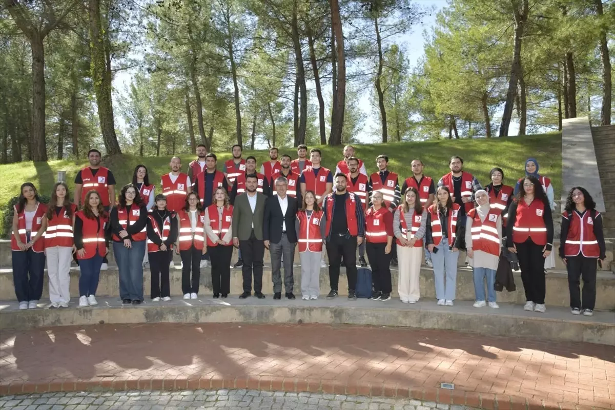 Genç Kızılay, Rektör Kaçar’ı Ziyaret Etti