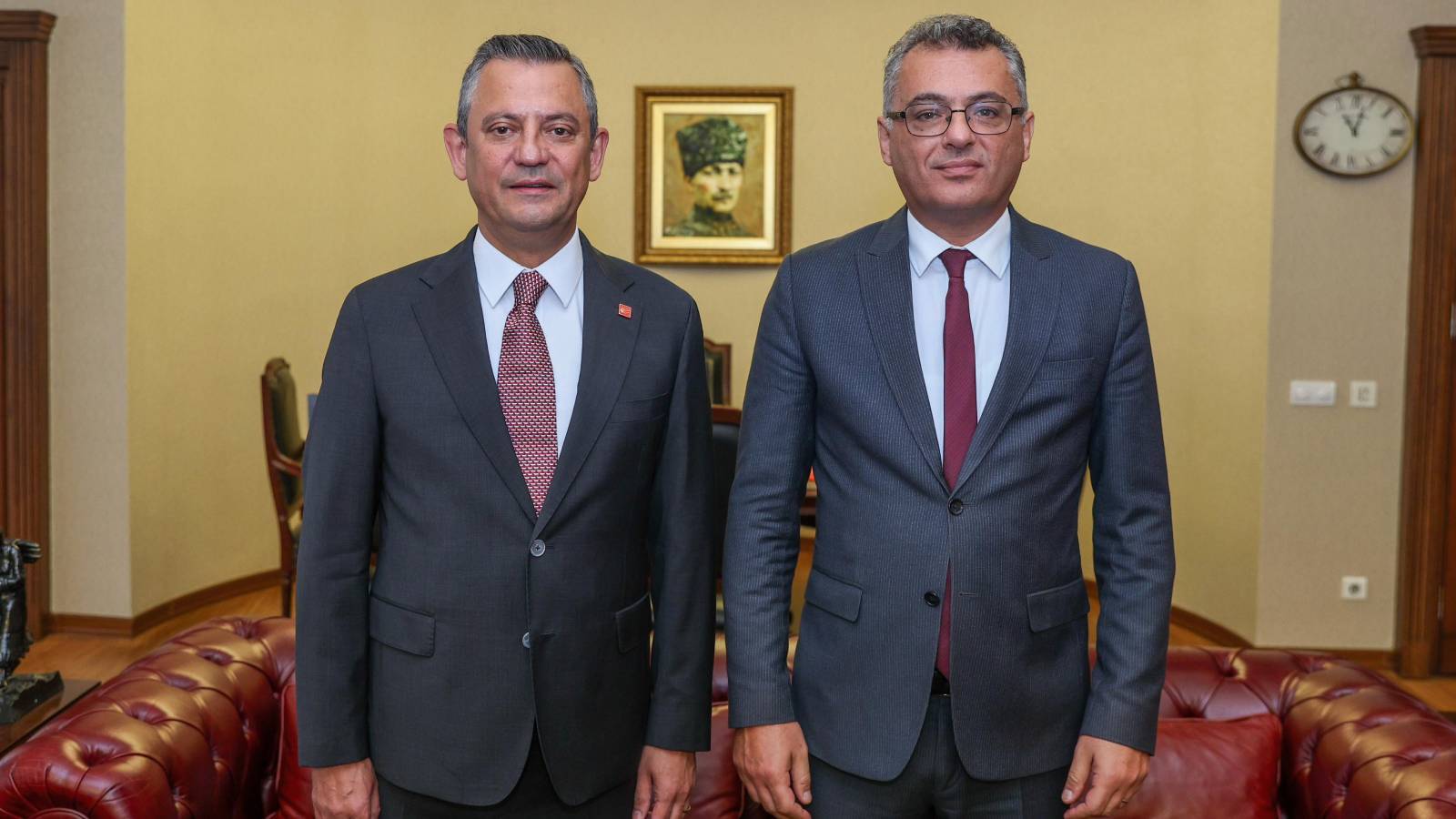 ozgur ozel kibris turk halki tuttugu tarafin propagandasini yapmak adina adaya adeta cikarma yapan zihniyete de cevabini vermistir 27EHerIB.jpg