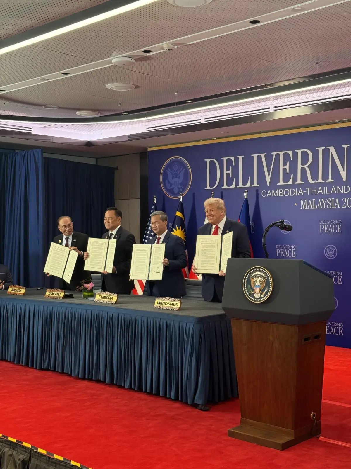 tayland ve kambocya baris anlasmasi imzaladi J5FA9r5j.jpg