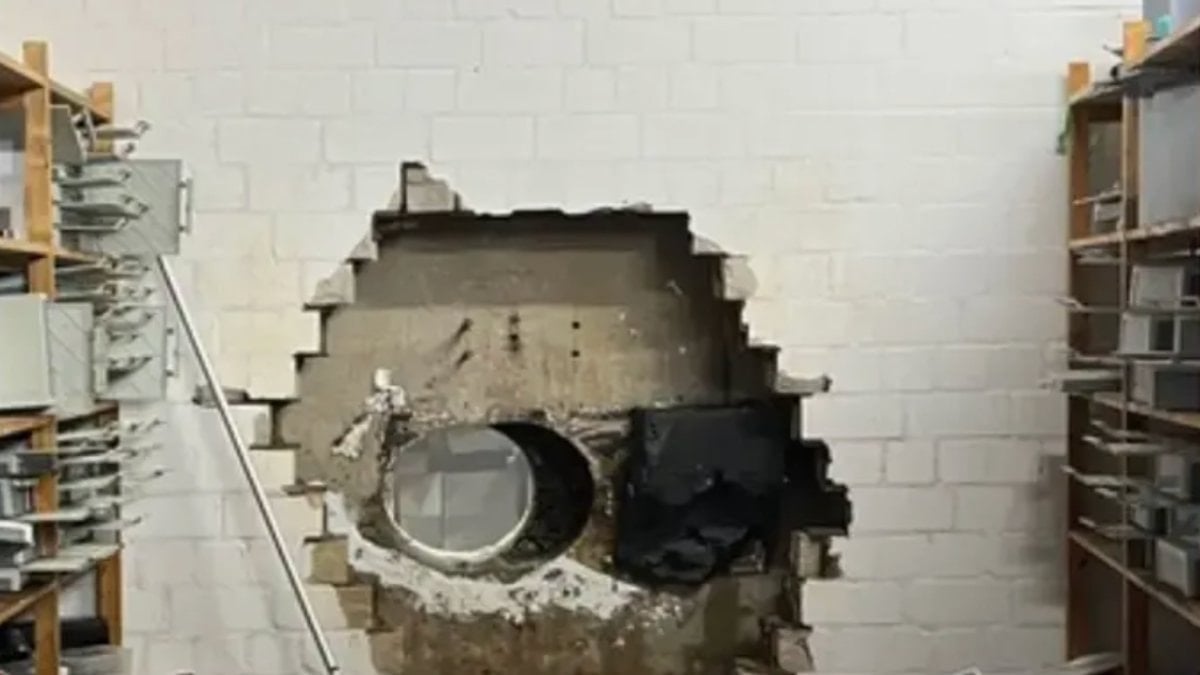 Almanya’da hırsızlar matkapla duvarı delerek banka kasasını soydu