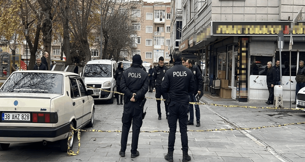 Hırdavatçı dehşeti: Önüne geleni bıçakladı