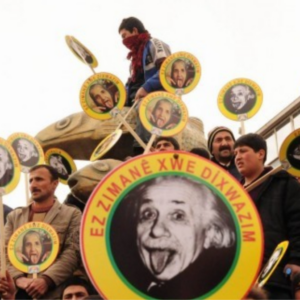 bianet çalışanları Kürt Dili Gününü Kürtçe şarkılarla kutluyor