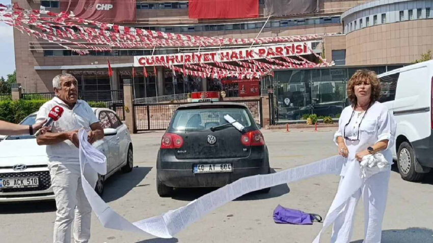 Kilicdaroglunu istemiyoruz imzalarini teslim etmek icin ankaraya gittiler randevu bekliyorlar g2rjLWUp